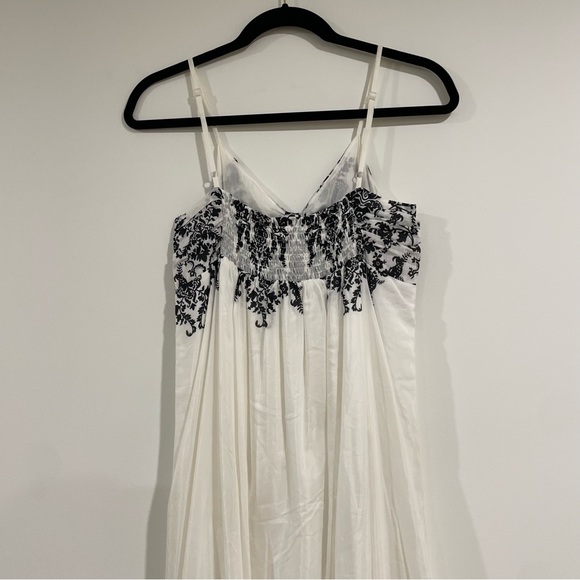 Young Fabulous & Broke white and black maxi dress size small spaghetti straps - Picture 3 of 4
